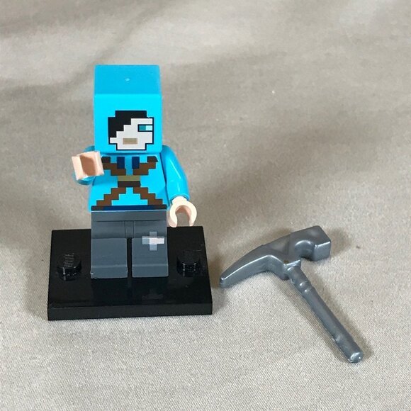 Lego Minecraft Dragon Slayer Minifigure - Picture 1 of 4
